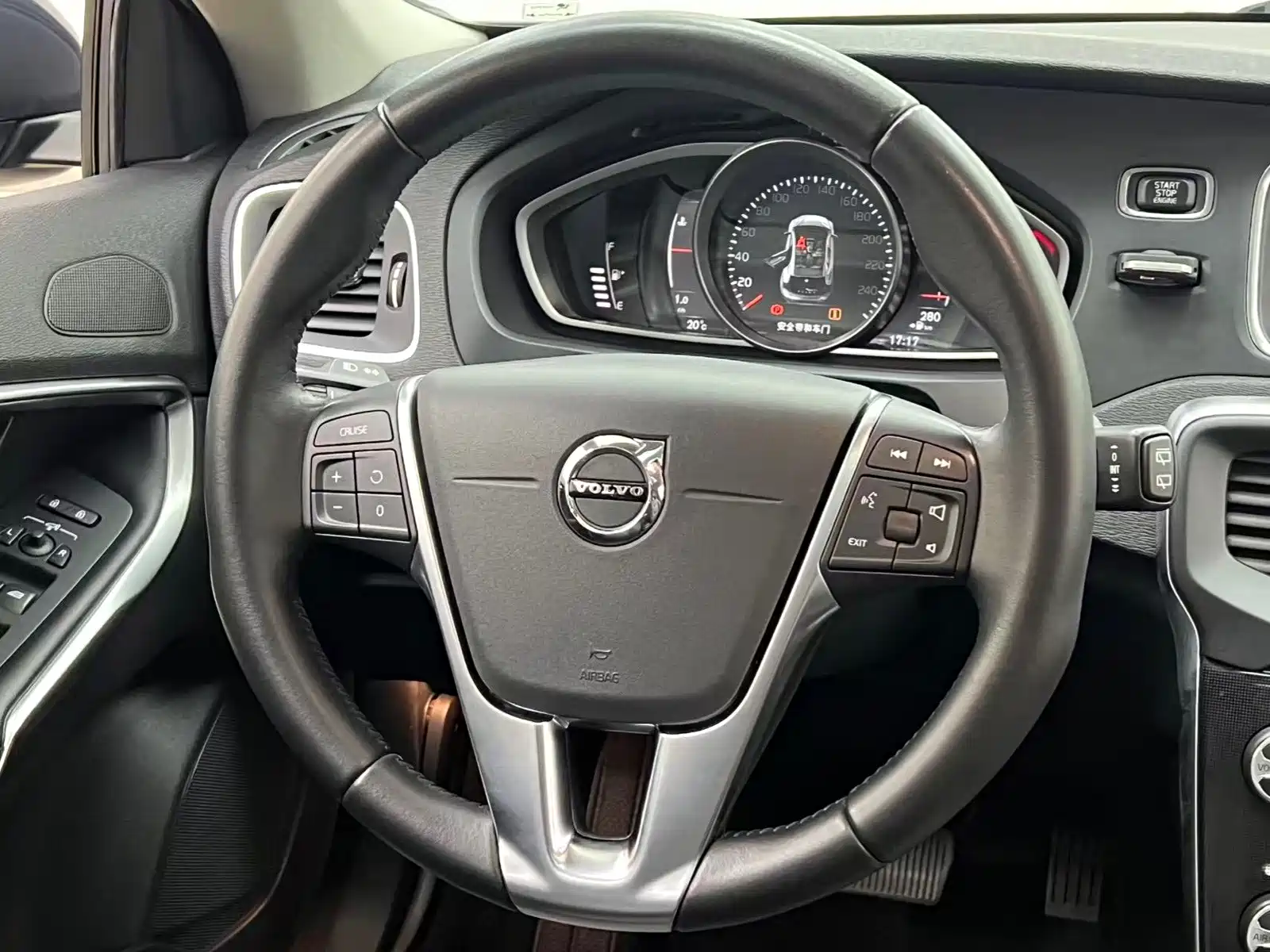 Photo 17 - Volvo V40