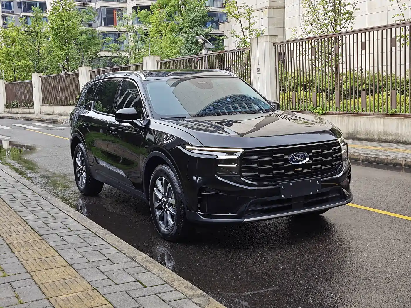 Ford Edge 2026 2025 Edge L 2.0T EcoBoost E Hybrid FWD 7-seater Luxury