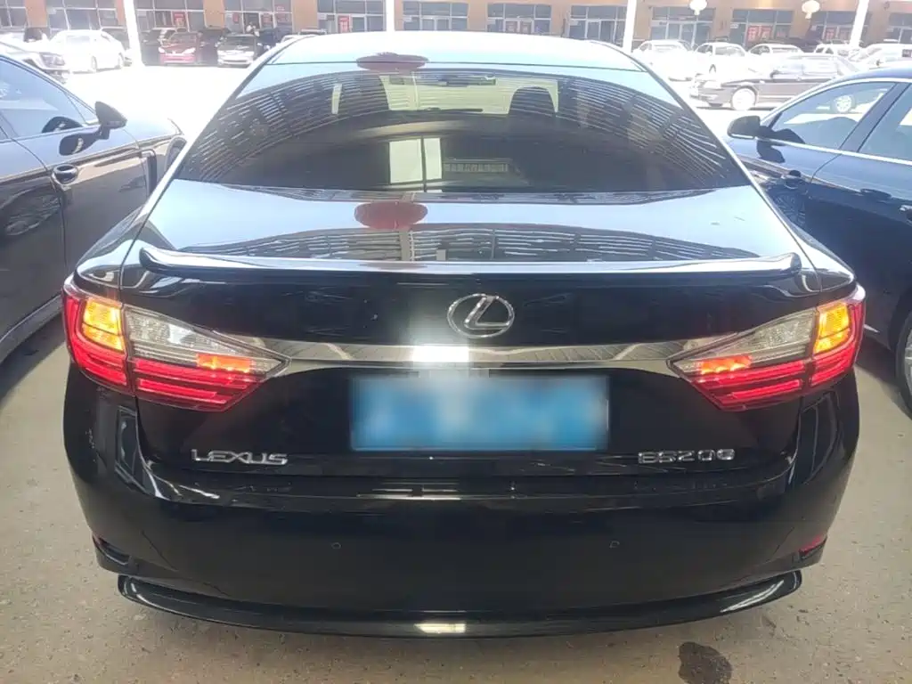 Фото 6 - Lexus ES
