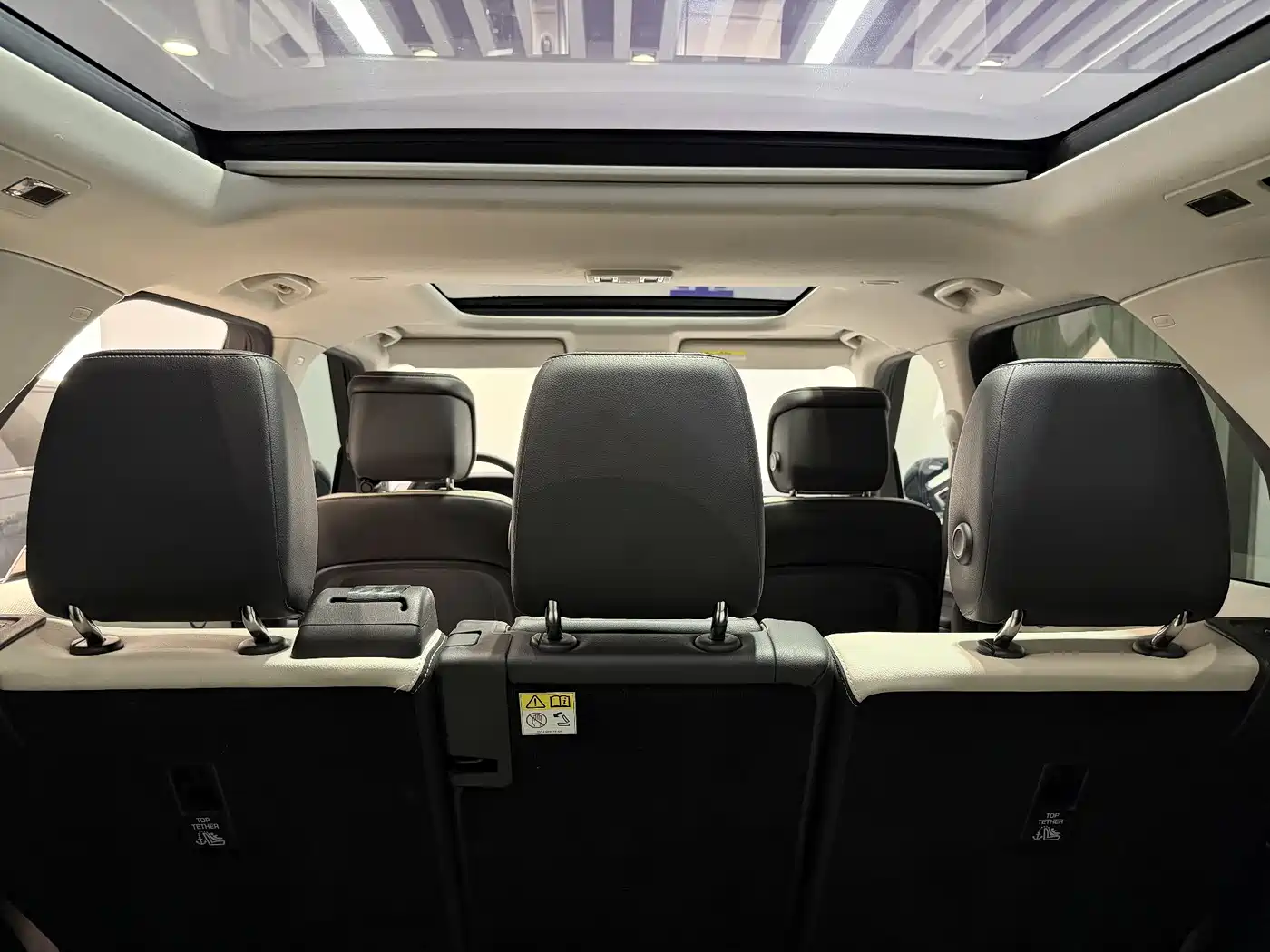 Land Rover Discovery 2024 360PS Dynamic SE фото 34