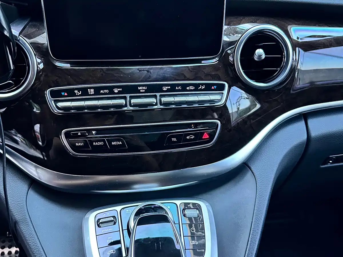 Mercedes-Benz V-Class 2018 2017 Model V 260 L Premium Extended Edition