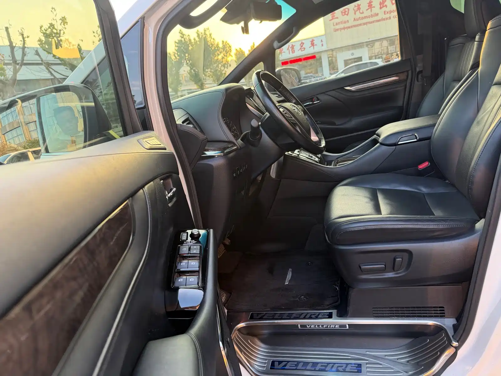 Фото 13 - Toyota Vellfire