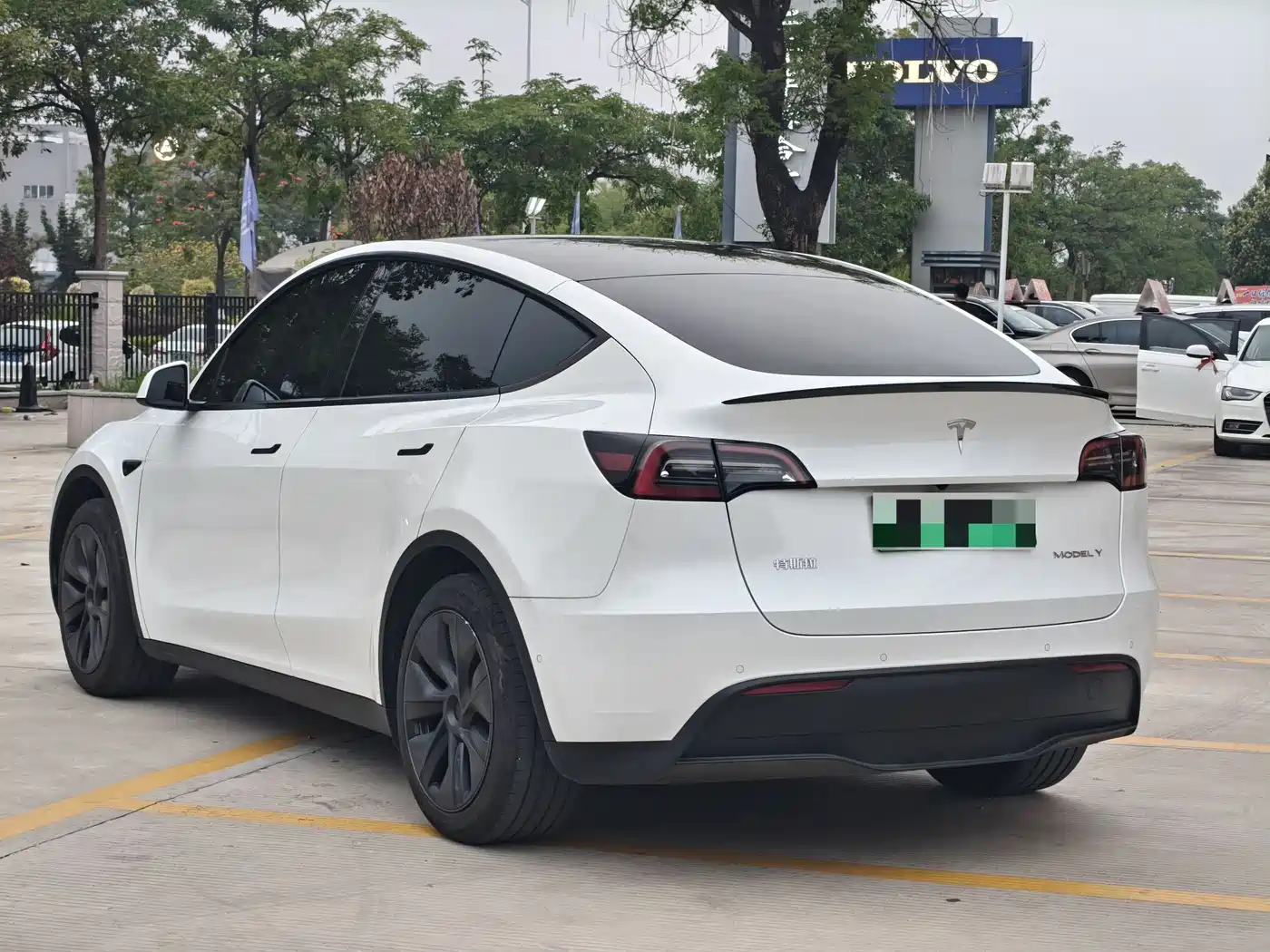 TESLA MODEL Y
