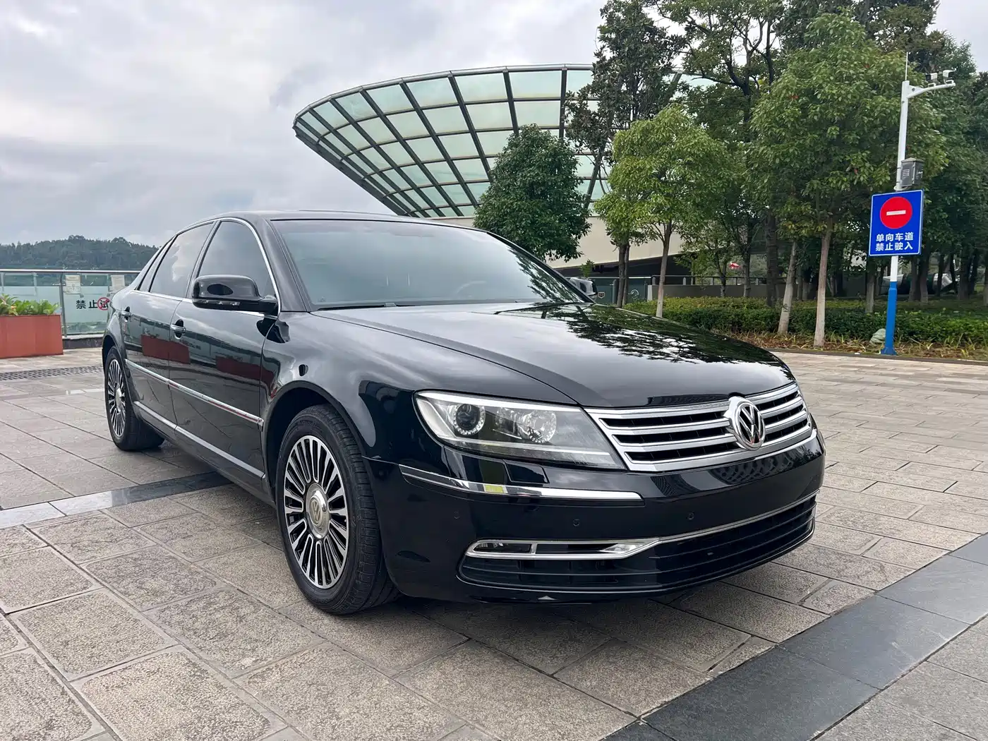 Volkswagen Phaeton 2011 2011 3.6L V6 5-Seater Extended Comfort