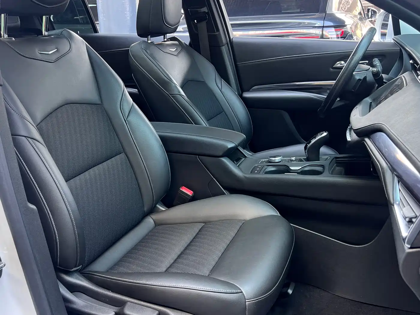 Фото 24 - Cadillac XT4