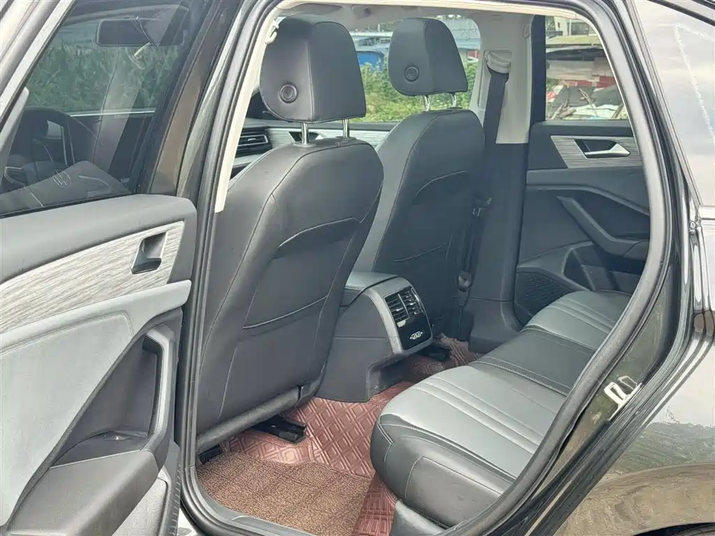 VOLKSWAGEN SAGITAR