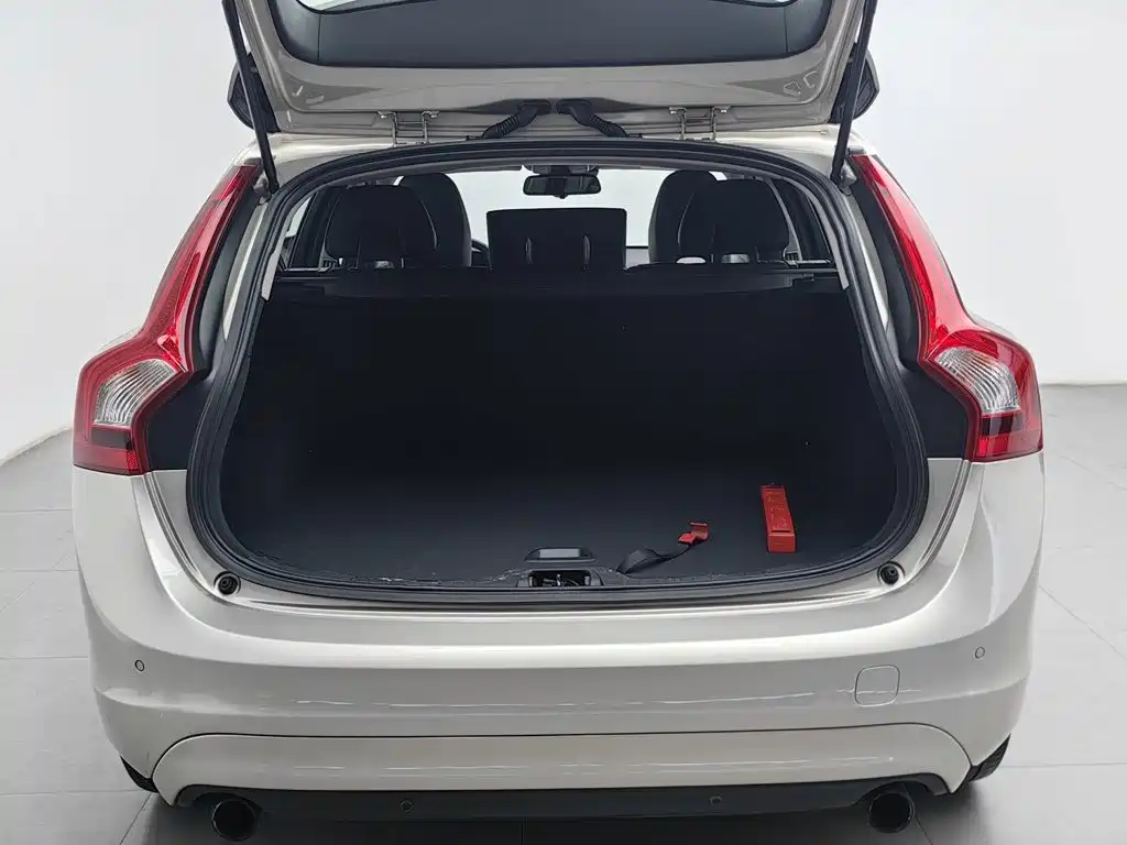 Фото 16 - Volvo V60