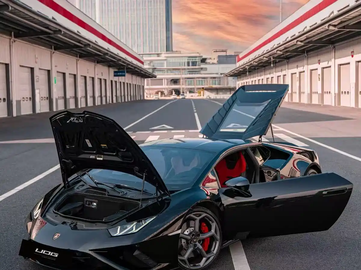 LAMBORGHINI HURACÁN