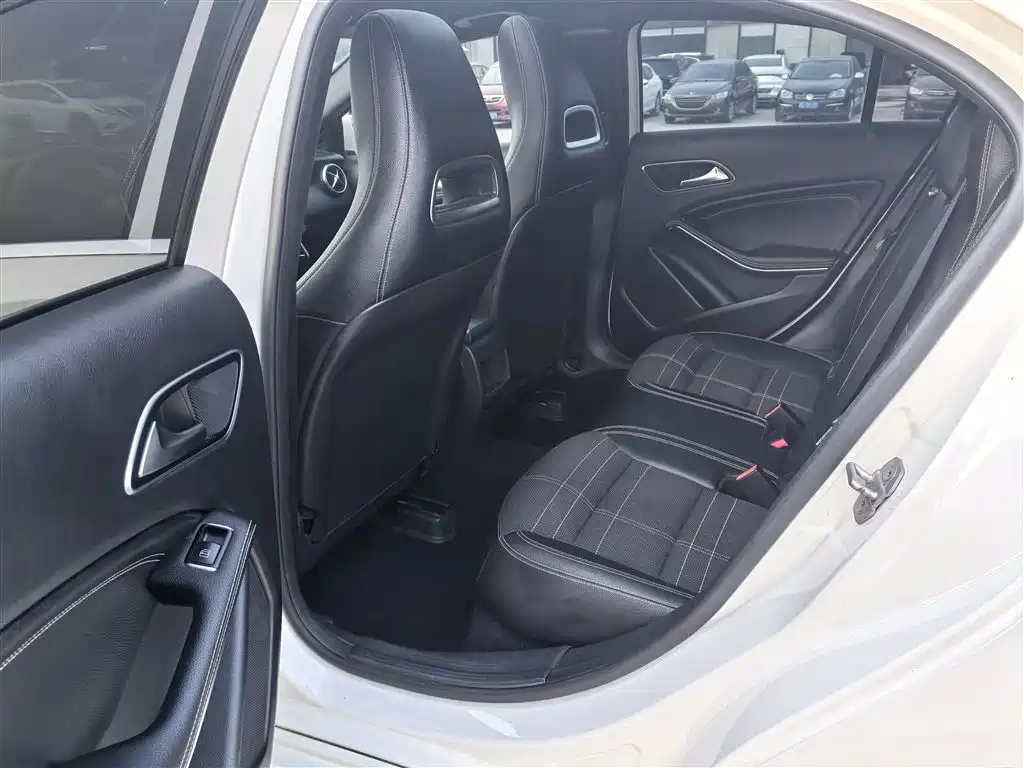Mercedes-Benz A-Class (Import) 2015 A 200 Sport фото 6