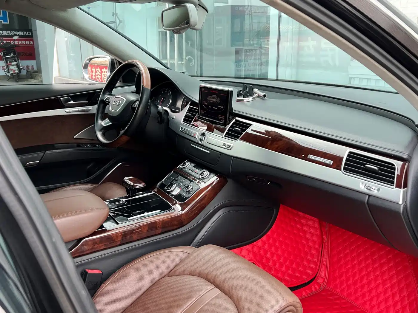 Фото 22 - Audi A8