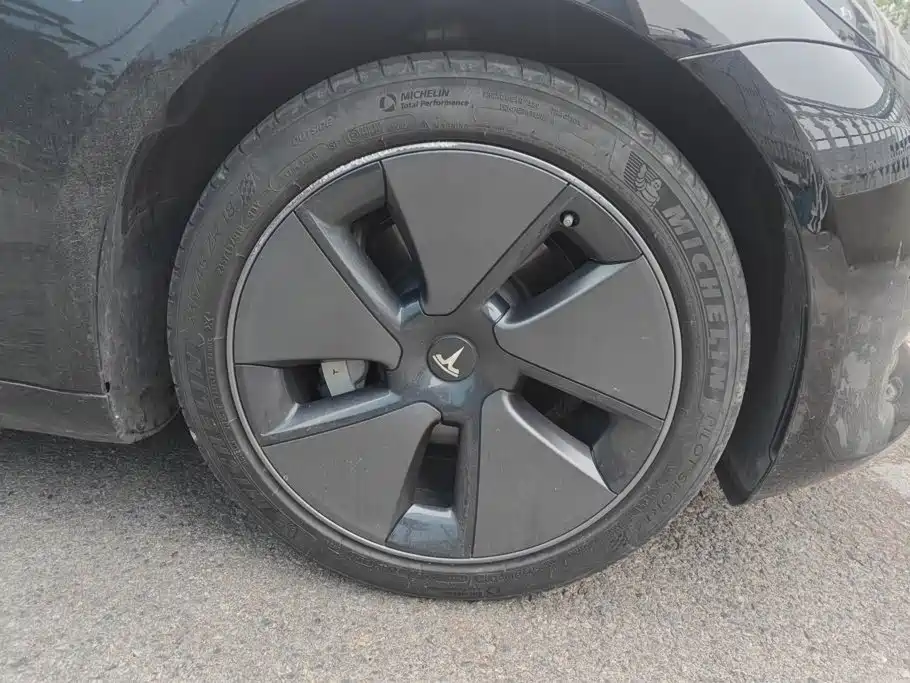 Фото 6 - Tesla Model 3