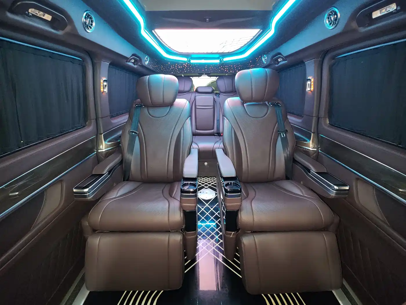 Mercedes-Benz V-Class 2022 V 260 L Long Wheelbase Prestige Edition фото 13