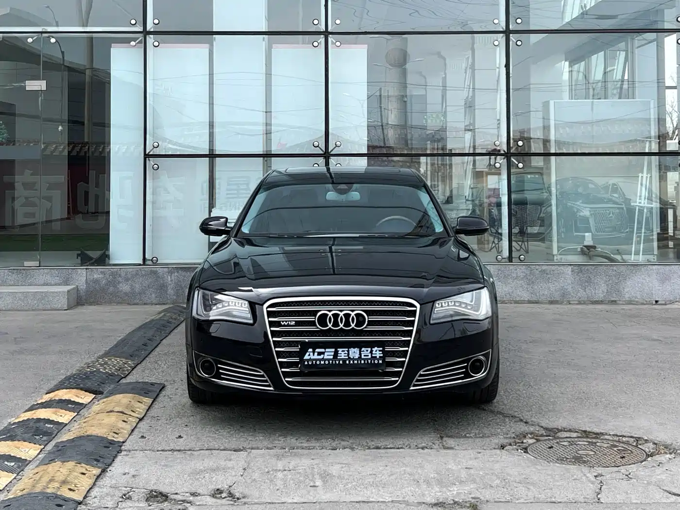Фото 2 - Audi A8