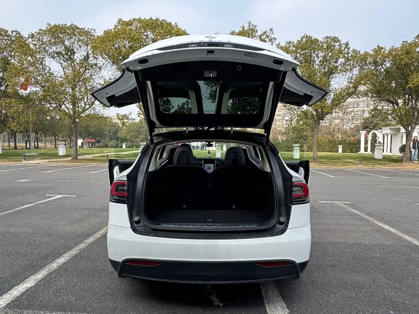 TESLA MODEL X