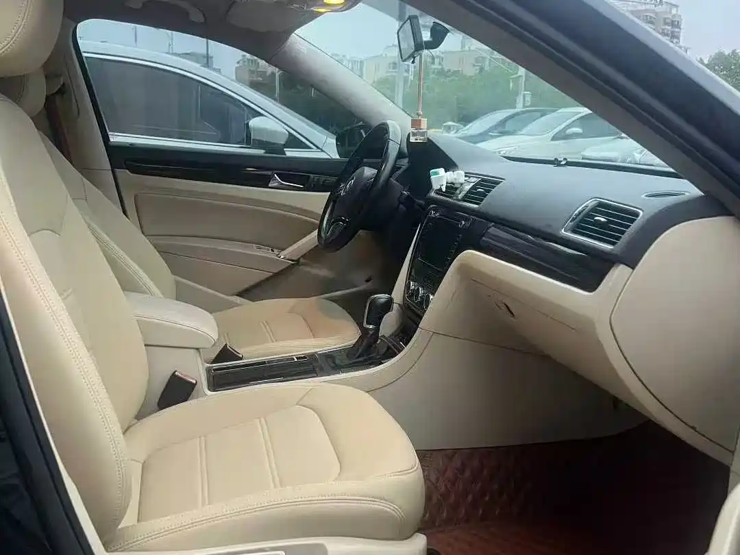 Volkswagen Passat 2014 1.8TSI Automatic Honor Edition фото 4