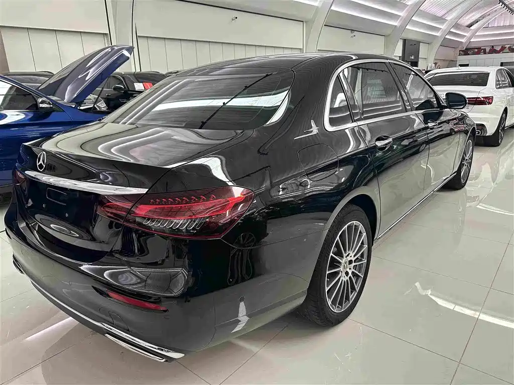 Mercedes-Benz E-Class, миниатюра 18
