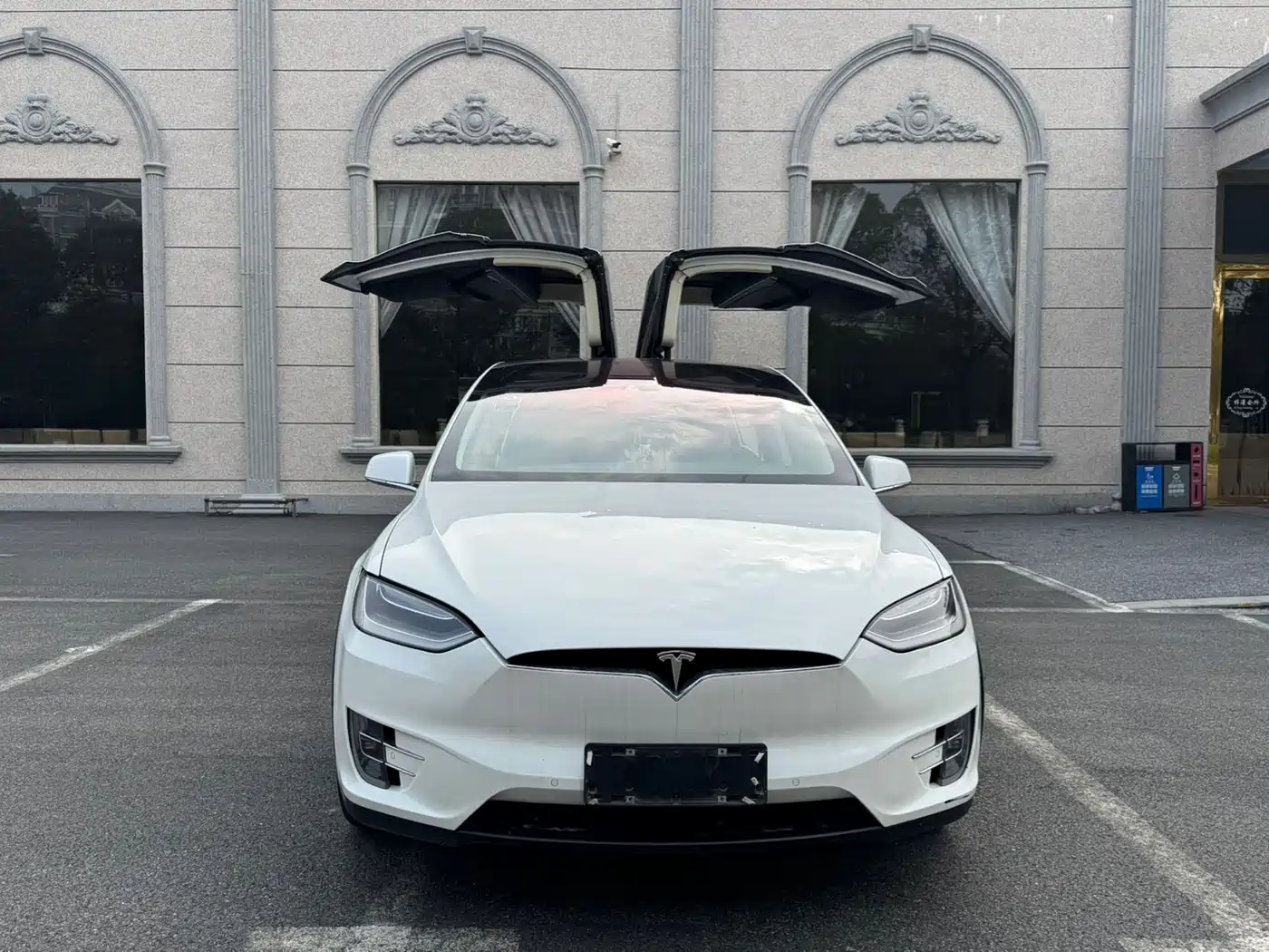 TESLA MODEL X