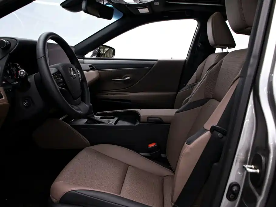 Lexus ES 2026 2025 200 Ultimate Edition