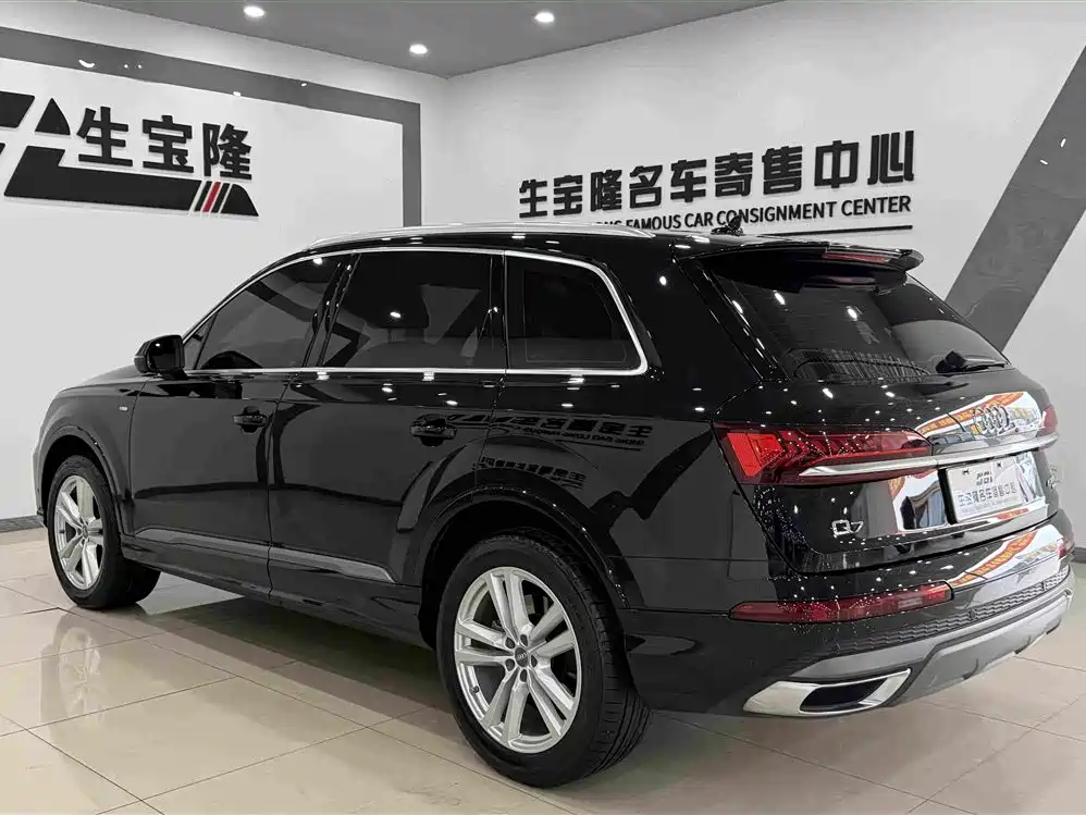 Фото 6 - Audi Q7