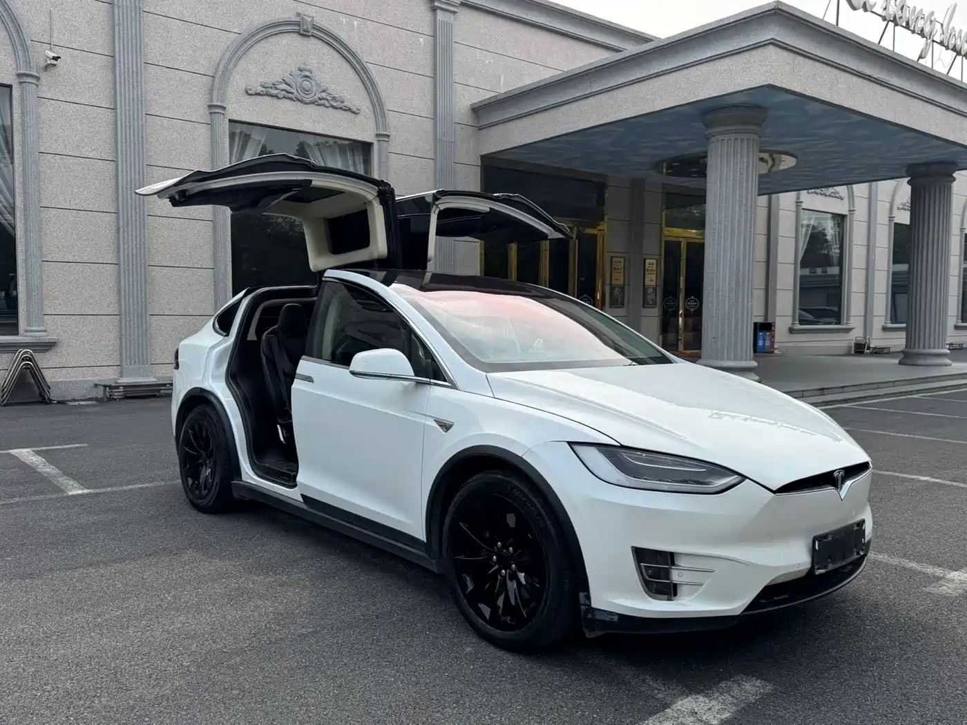 TESLA MODEL X