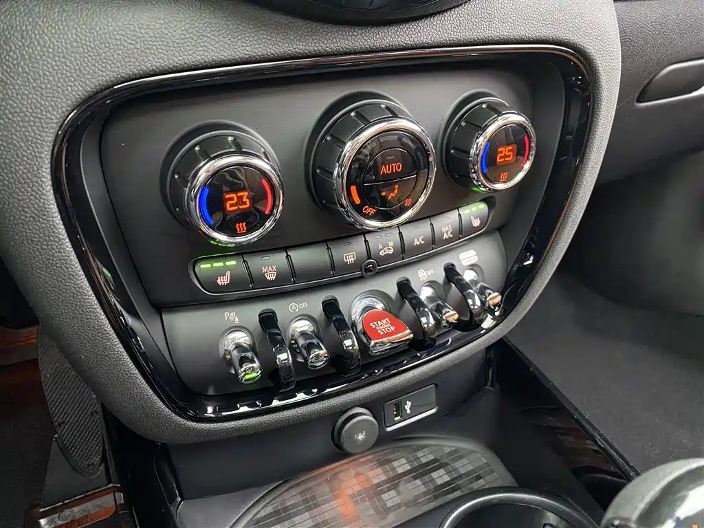 MINI CLUBMAN 2023 2023 Facelift 1.5T COOPER Connoisseur