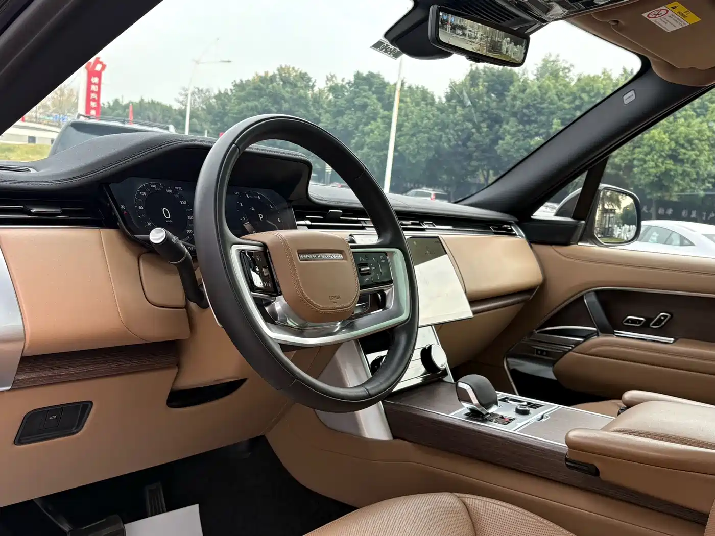 Land Rover Range Rover 2024 3.0 L6 400PS Golden Age Extended 7-Seater фото 4