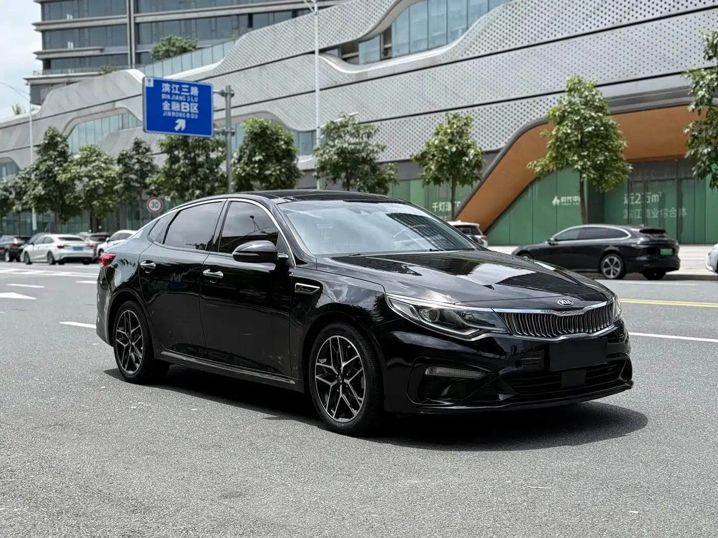 Фото 3 - Kia K5
