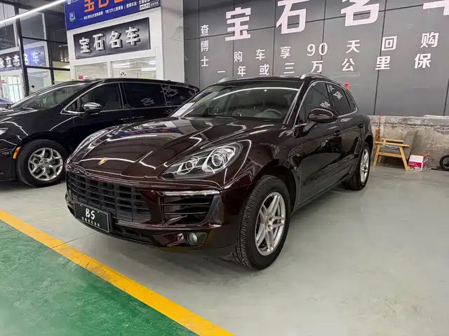 PORSCHE MACAN