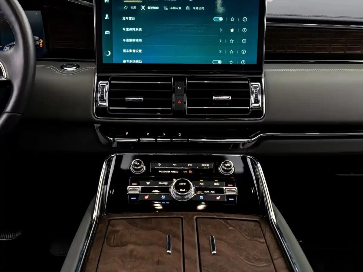 Lincoln Navigator 2026 2024 3.5T Presidential Edition