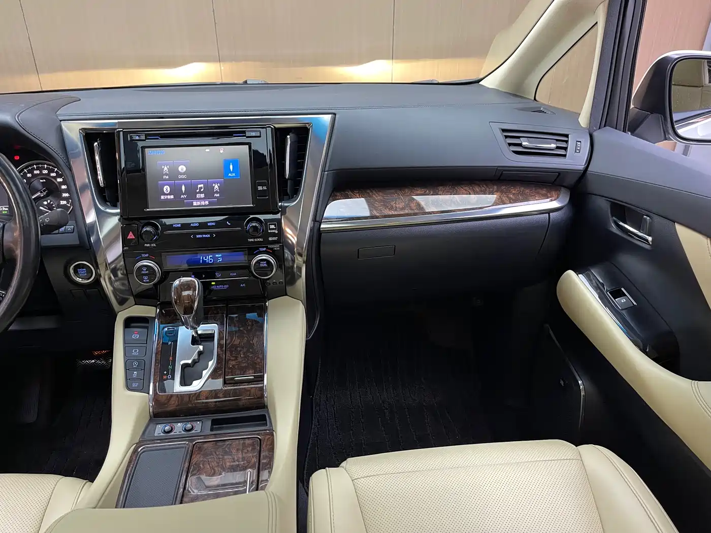 Toyota Alphard 2018 Facelift 3.5L Luxury Edition фото 5