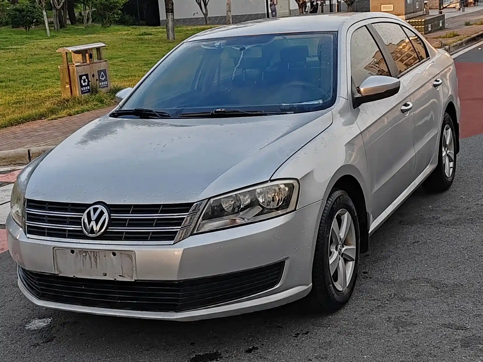 Photo 1 - Volkswagen Lavida