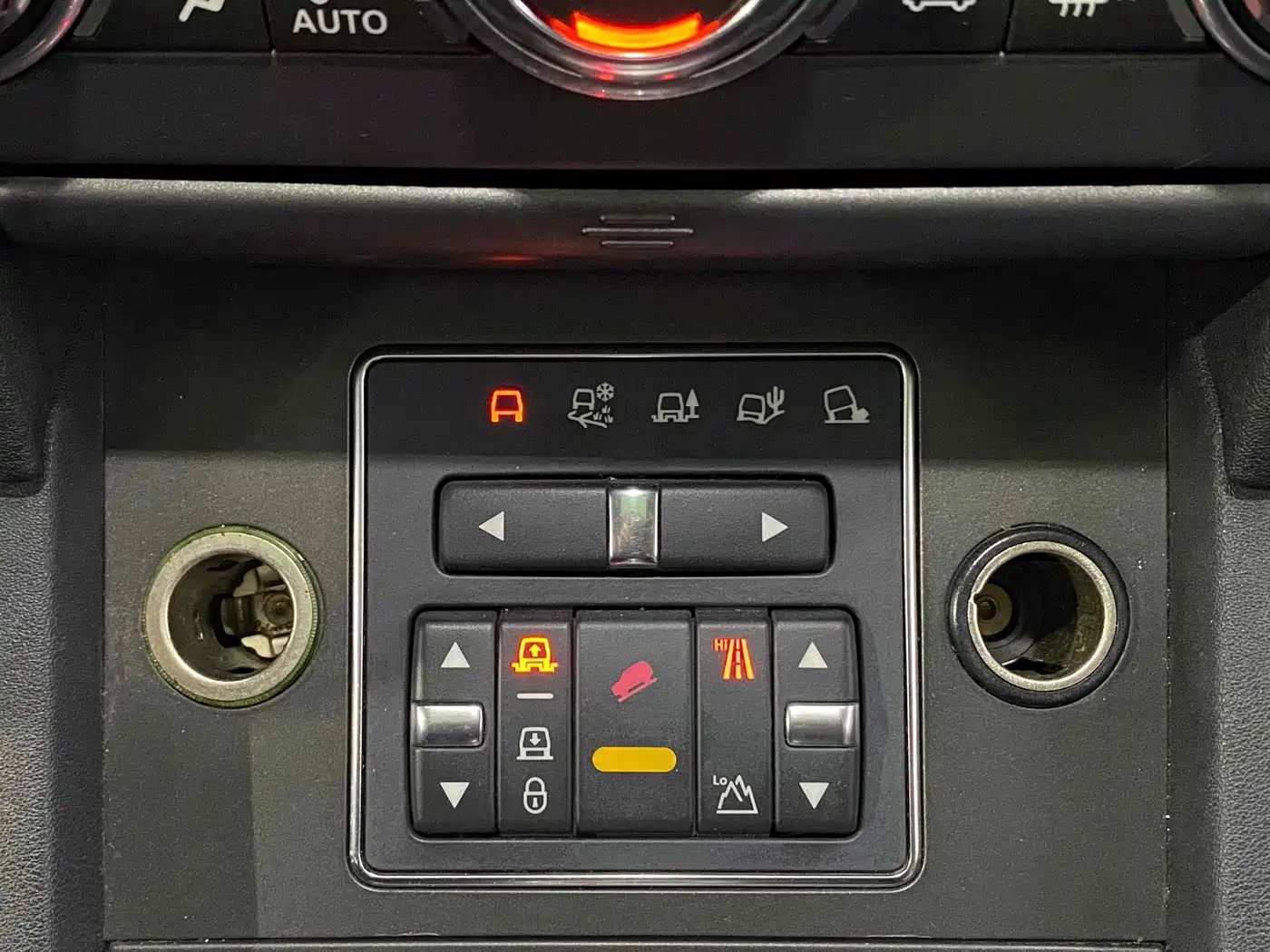 Land Rover Discovery 2013 3.0 SDV6 HSE Diesel фото 13