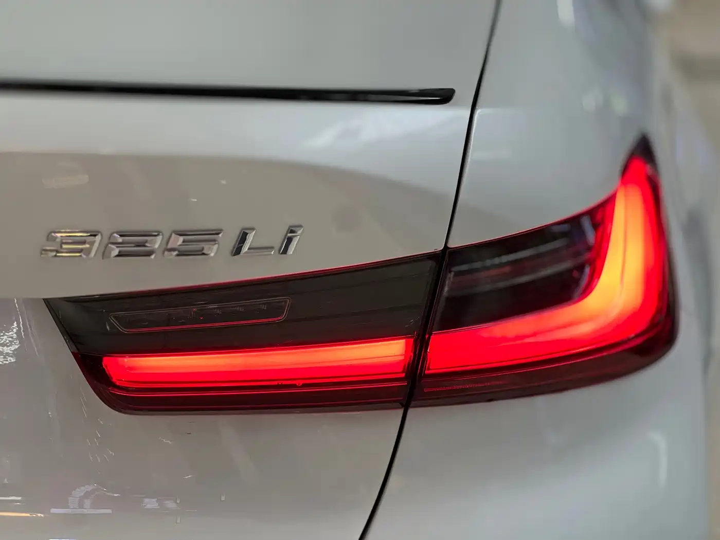BMW 3 Series 2024 325Li M Sport Shadowline Package фото 24