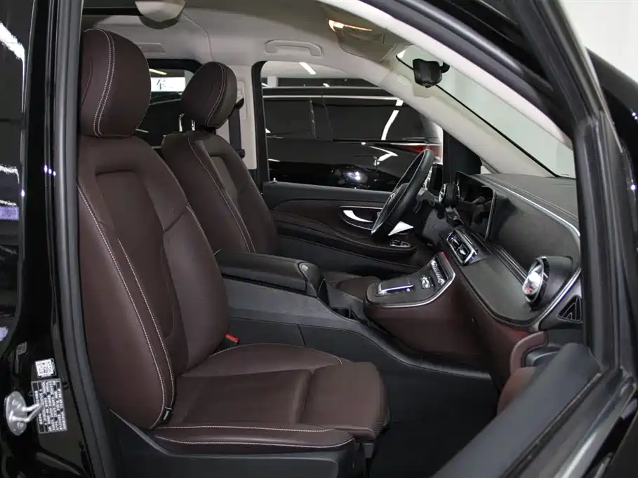 Mercedes-Benz V-Class 2024 V 300 L Long Wheelbase Luxury Edition фото 10