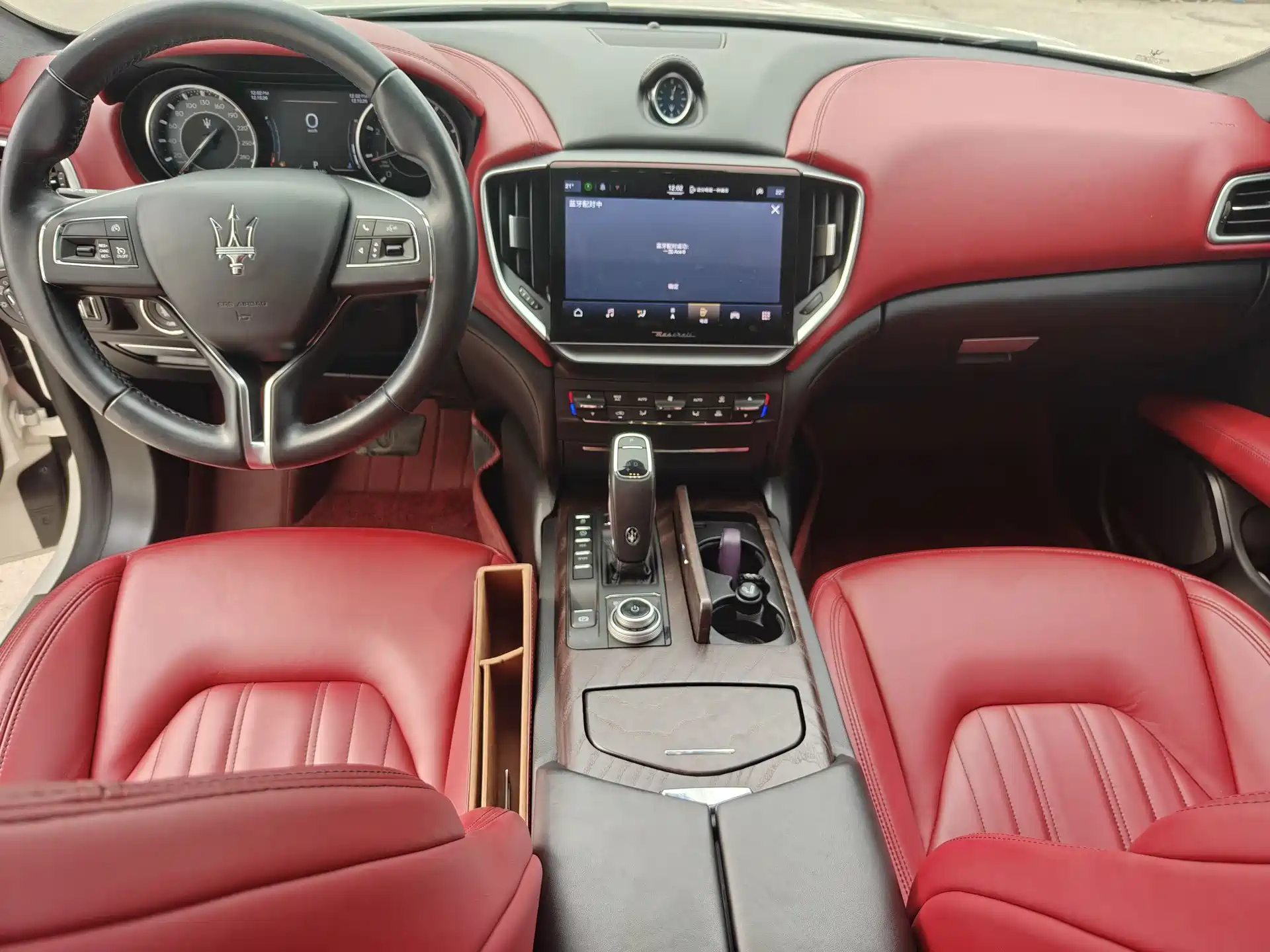 Photo 8 - Maserati Ghibli