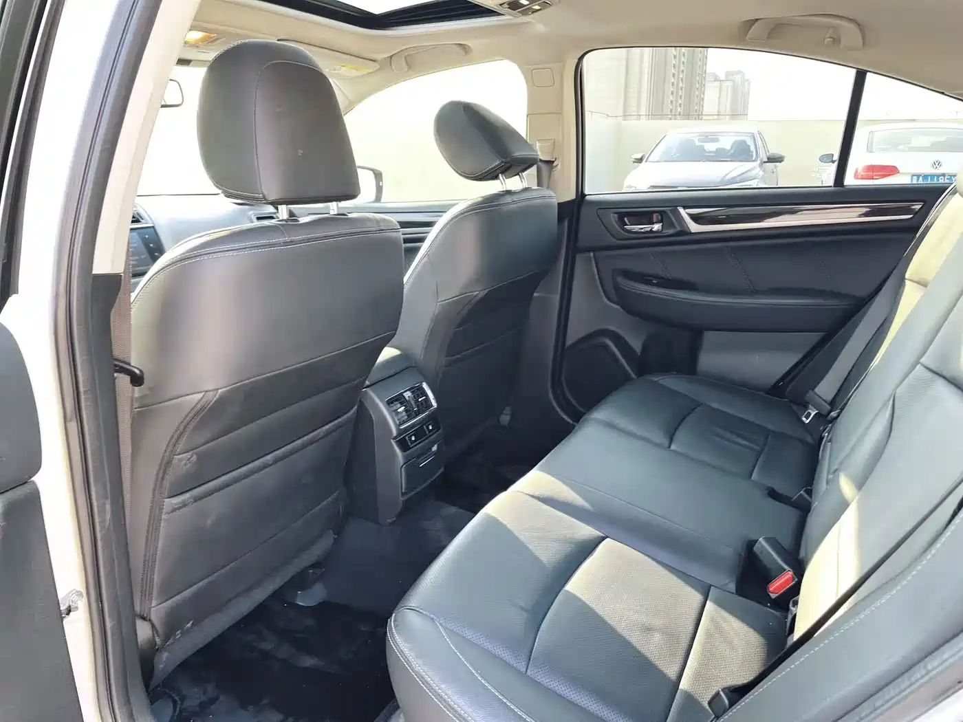 Subaru Legacy 2016 2.5i AWD Glory Edition фото 13