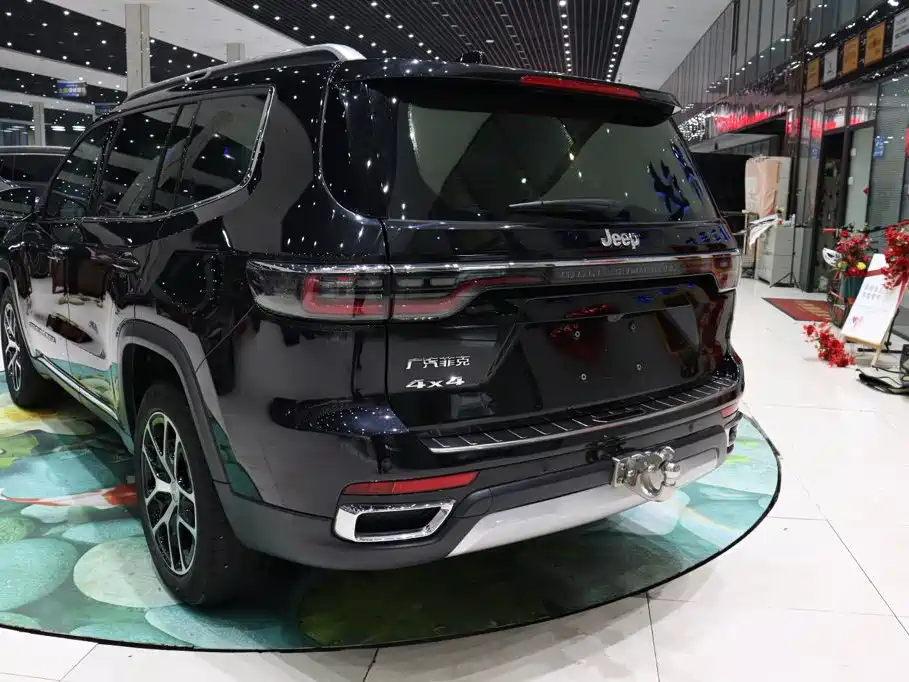 Фото 4 - Jeep Grand Commander