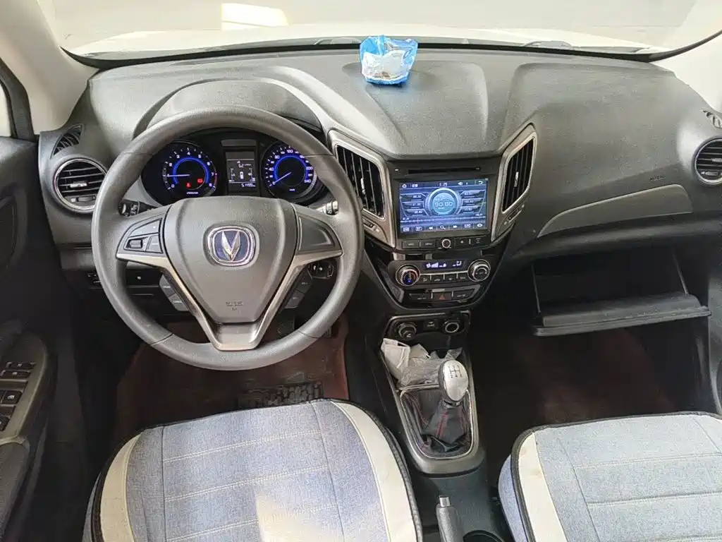 Фото 12 - Changan CS15