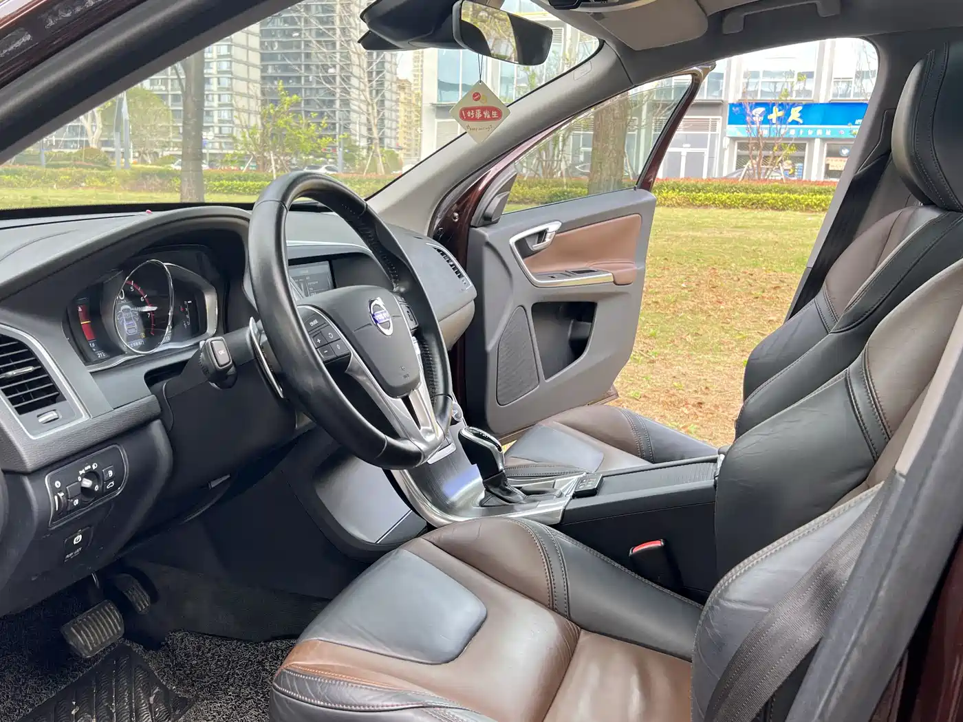 Volvo XC60 (Import) 2014 2015 T6 Momentum