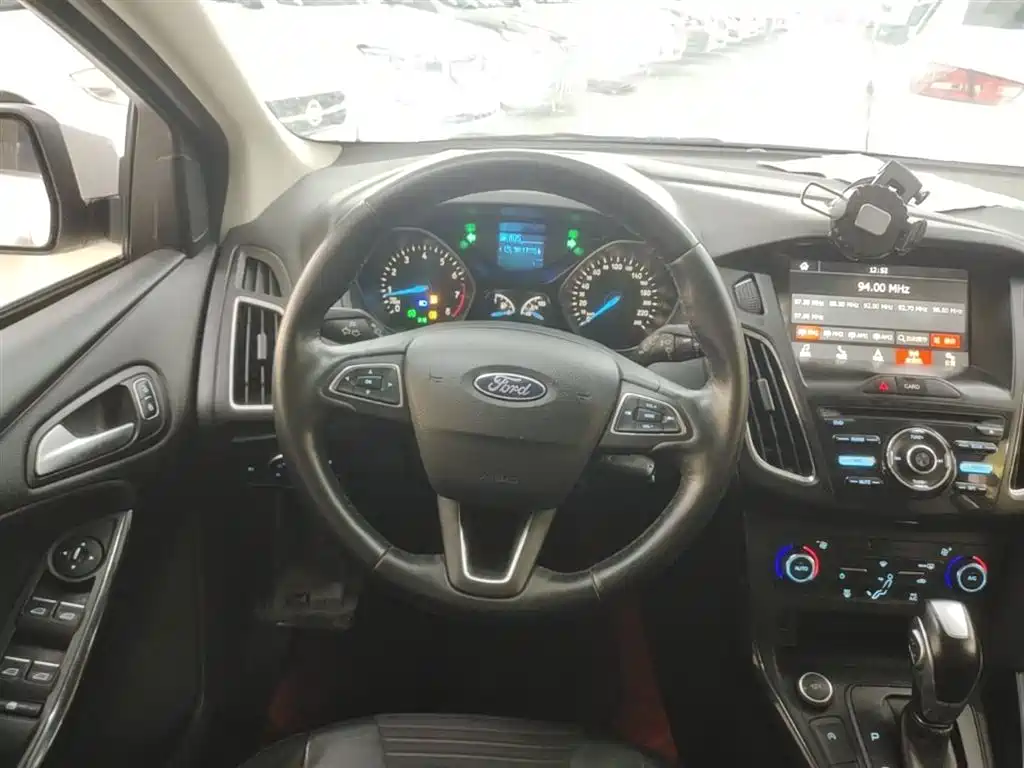 Фото 11 - Ford Focus