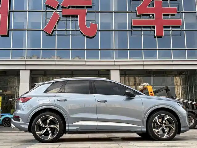 Audi Q4 e-tron 2022 40 e-tron Creation Edition — фото 4