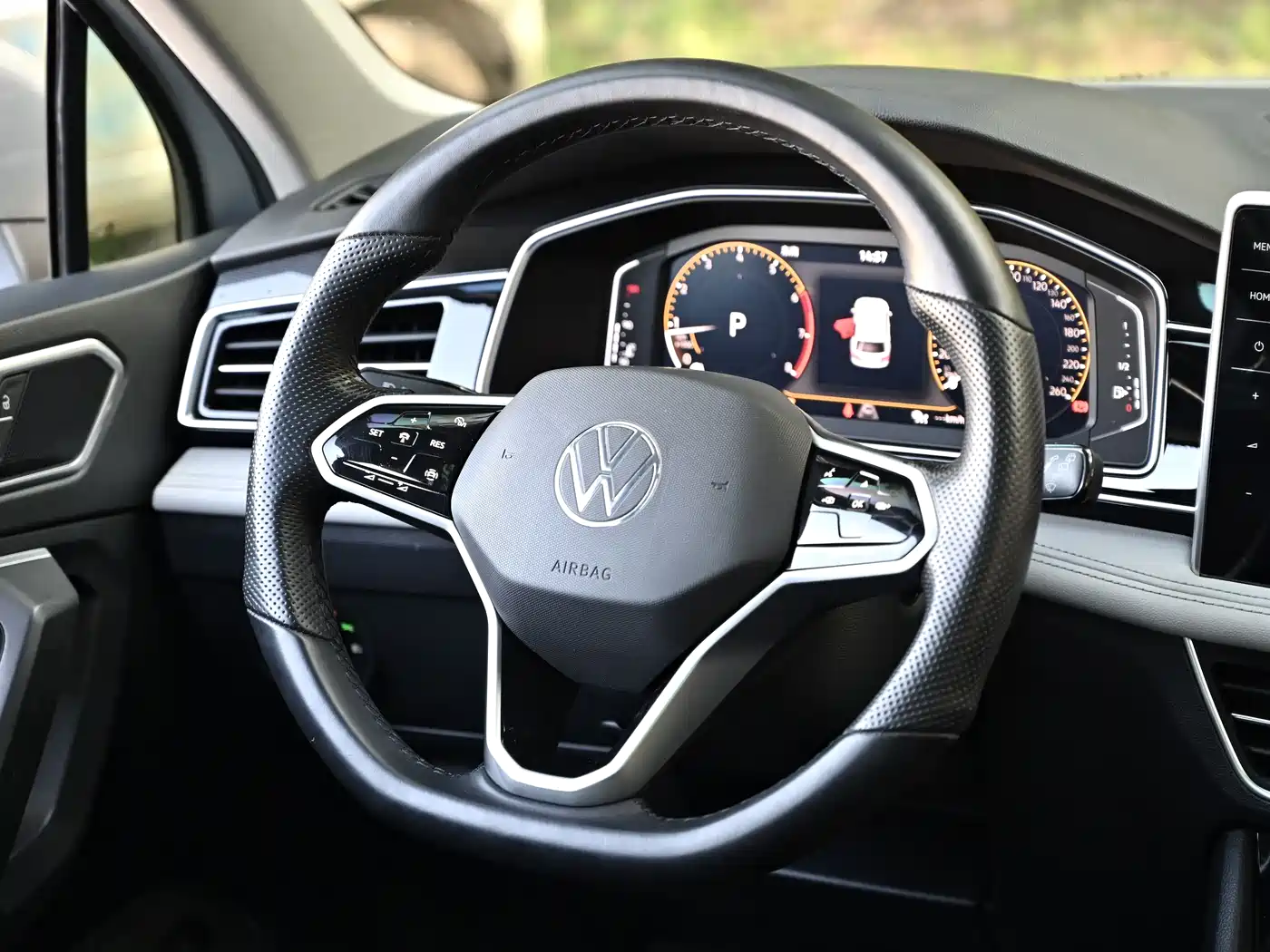 Volkswagen Tiguan L 2022 330TSI Automatic 2WD Smart Edition фото 9