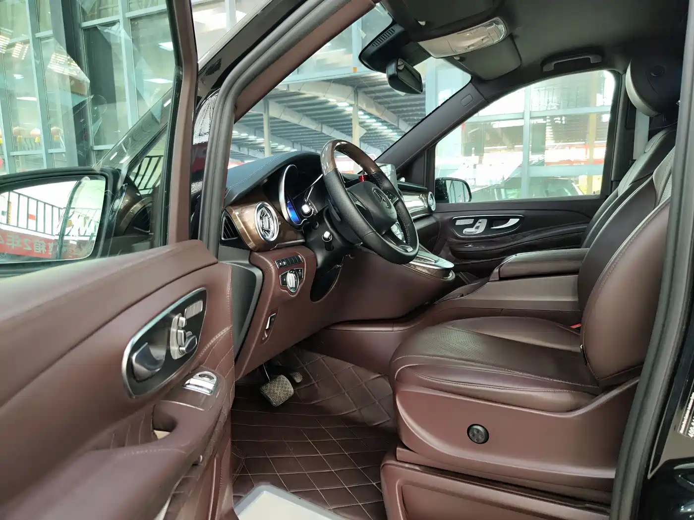 Mercedes-Benz V-Class 2022 V 260 L Long Wheelbase Prestige Edition фото 4