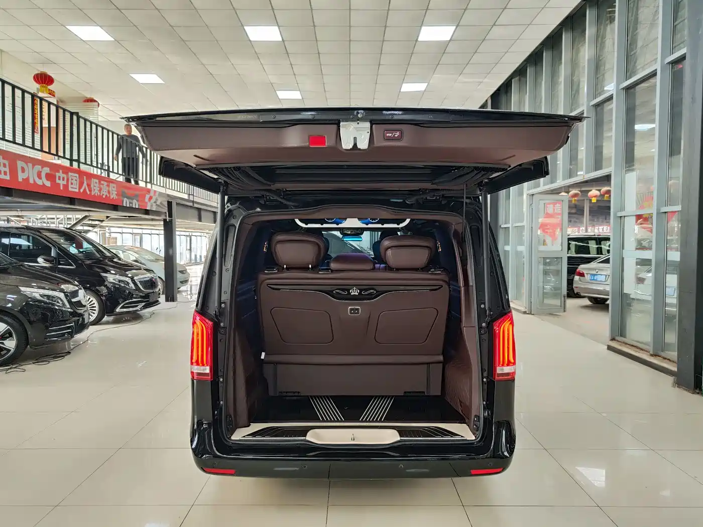 Mercedes-Benz V-Class 2022 V 260 L Long Wheelbase Prestige Edition фото 32
