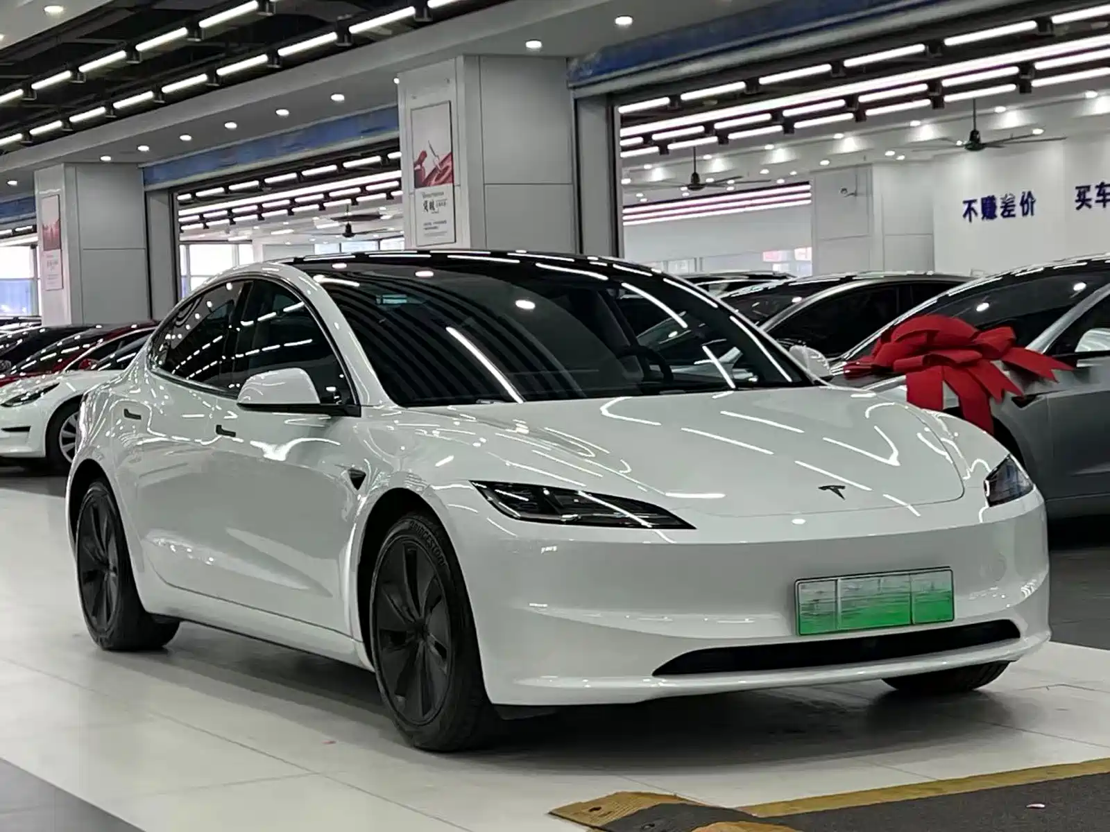 Фото 3 - Tesla Model 3