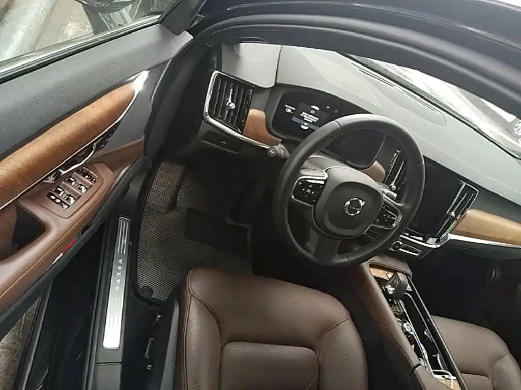 Volvo S90 2025 2024 B5 Momentum Luxury Edition