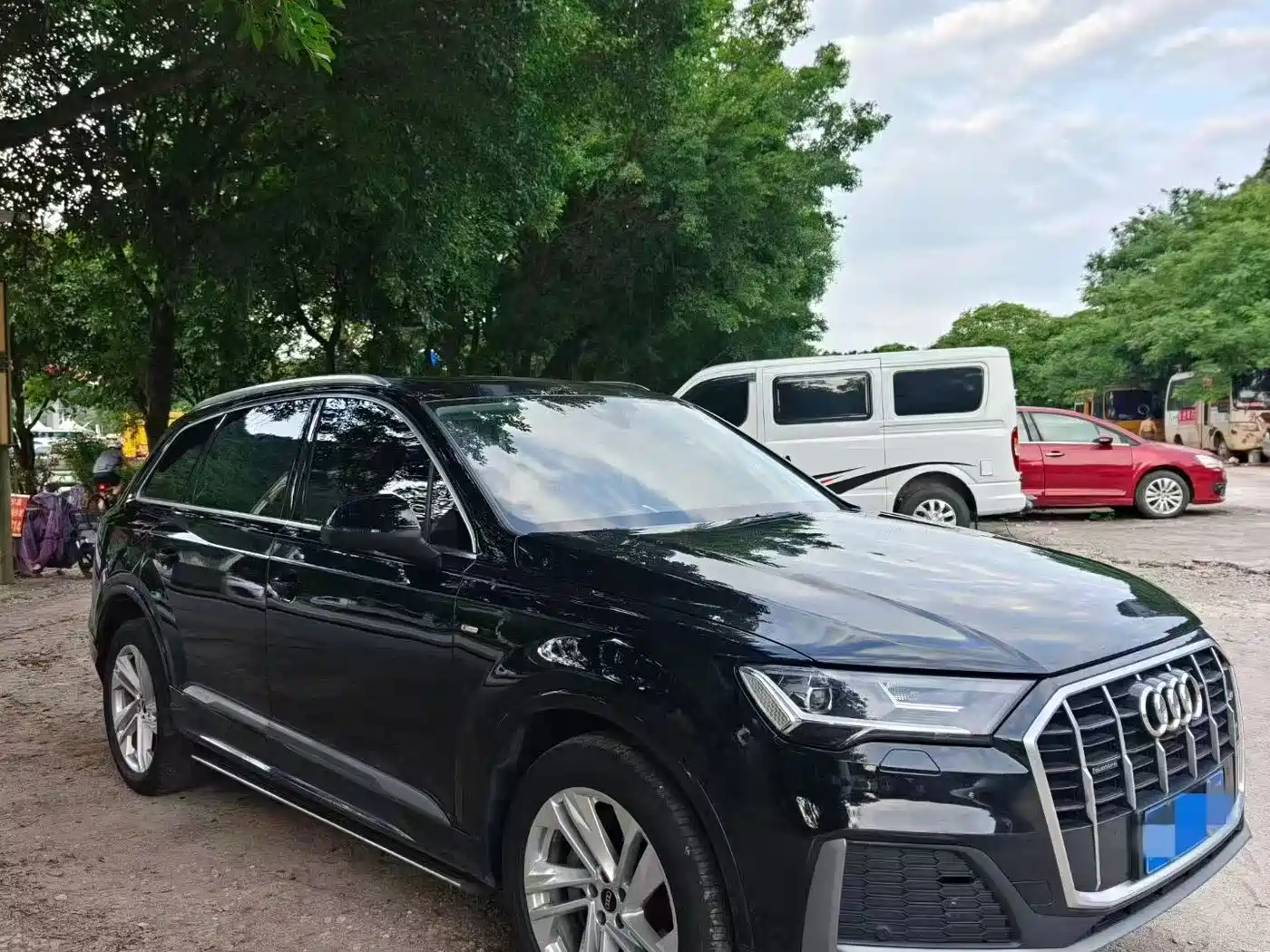 Photo 3 - Audi Q7