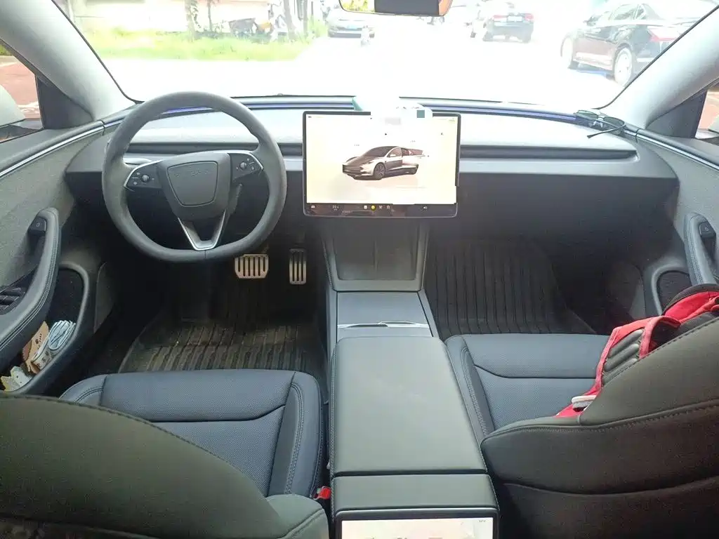 Tesla Model 3 2026 2025 Model Year Facelift Rear-Wheel Drive