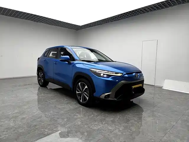 Toyota Frontlander 2022 2.0L CVT Luxury PLUS Edition фото 3