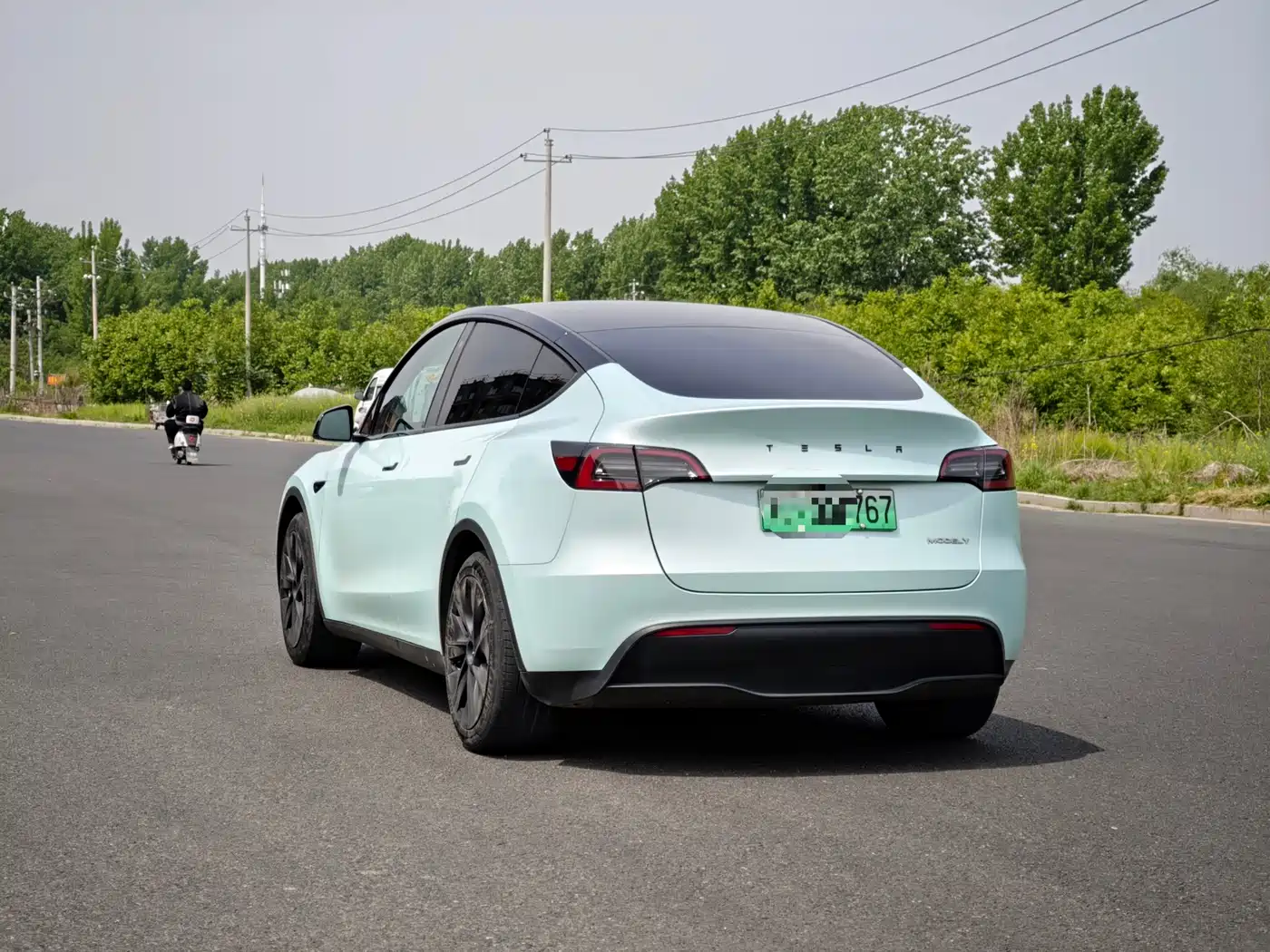 TESLA MODEL Y